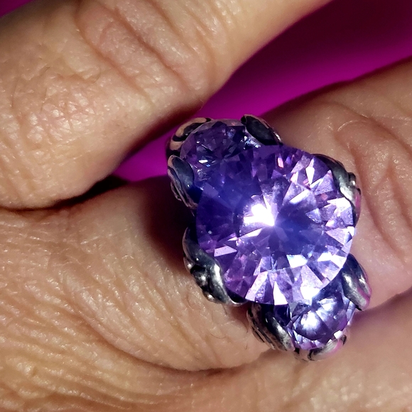Lavish Tanzanite Gemstone Ring